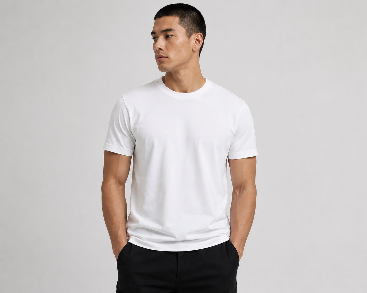 Plain white blank crew neck t-shirt in 100% cotton, wholesale round neck tee